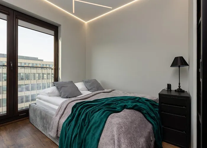 Emerald Residence Warsaw With Parking By Noclegi Renters