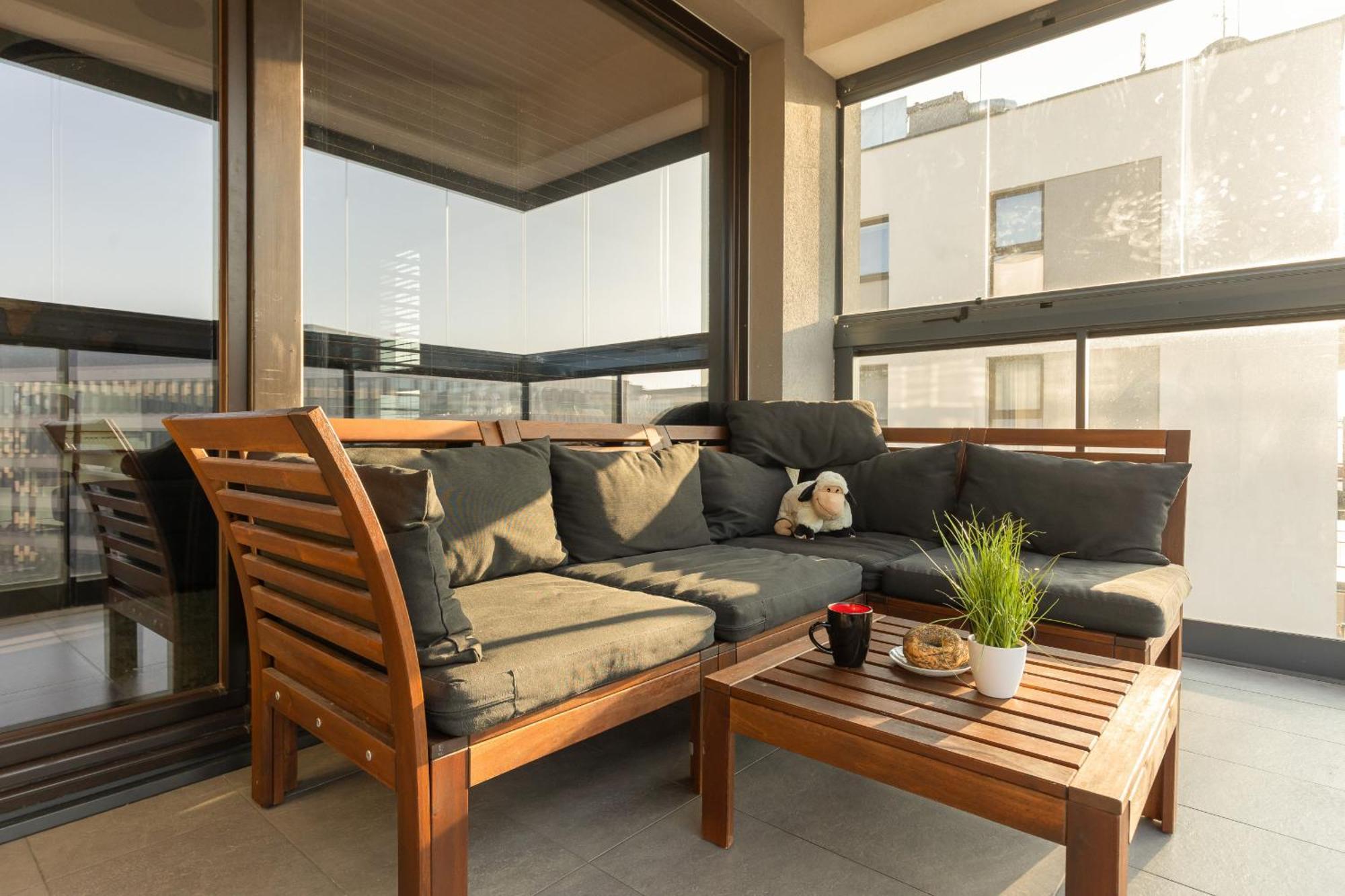 Emerald With Parking By Renters Apartamento Varsovia
